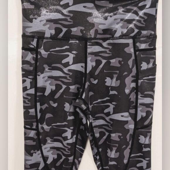 ZYIA Light n Tight Crop Leggings - Picture 8 of 9